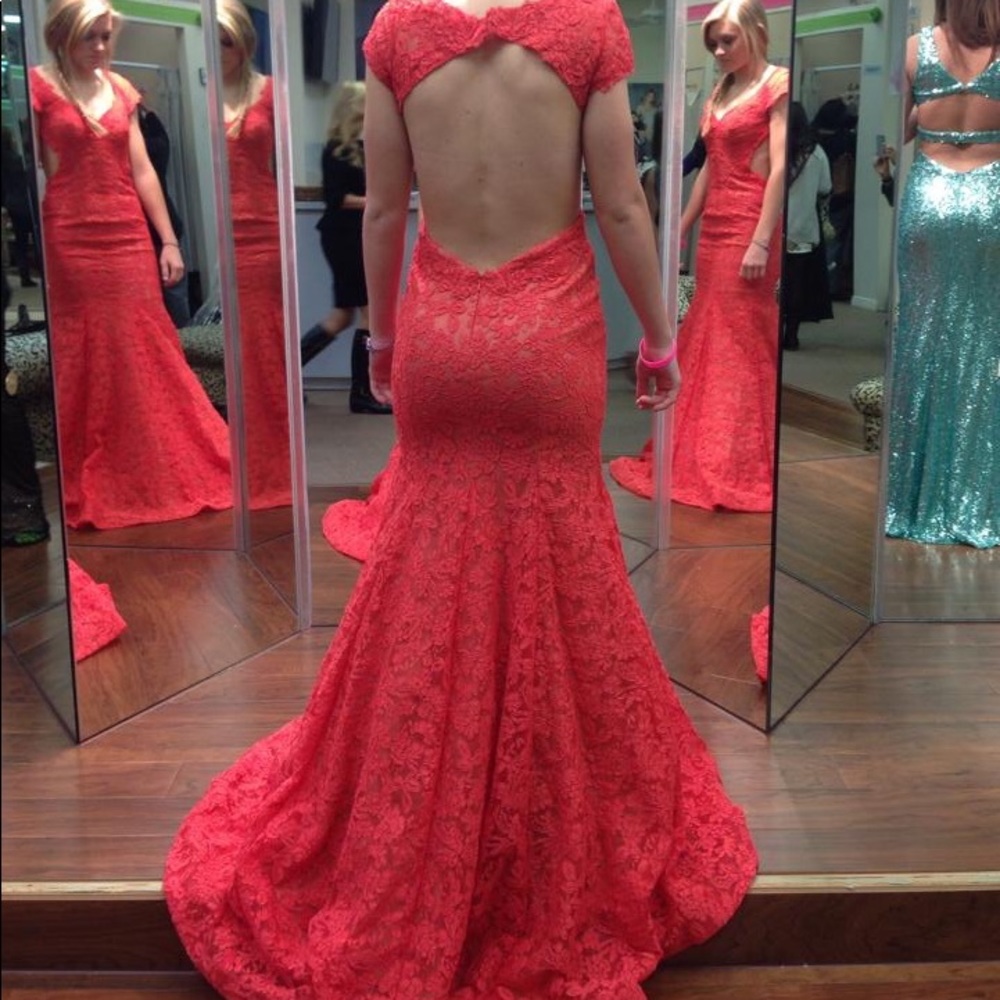 PROM DRESS - Picture 2 of 8